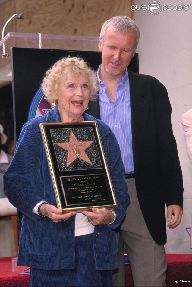 Gloria Stuart et James Cameron en 2000 