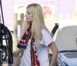 Mischa Barton s'arrête à une station service de Los Angeles le 6 juillet 2010  