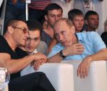 Jean-Claude Van Damme et Vladimir Poutine assistent au championnat d'arts martiaux à Sochi dans le sud de la Russie