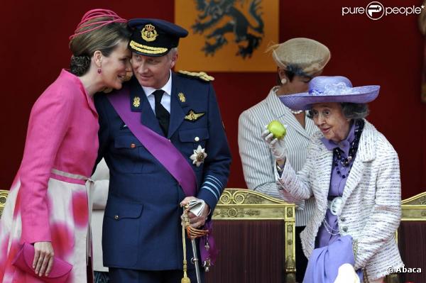Le 21 juillet 2009, la reine Fabiola provoquait l'auteur de menaces de mort à son encontre... Pour les célébrations de la Fête nationale belge 2010, ses services de sécurité lui ont demandé de faire profil bas.
