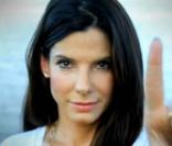 Sandra Bullock, Blake Lively, Lenny Kravitz... lancent un appel pour sauver les côtes de la marée noire