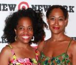 Les soeurs Rhonda et Tracee Ellis Ross lors de l'inauguration de la boutique Target à l'Est de Harlem le 20 juillet 2010 à New York