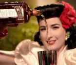 La divine Dita Von Teese pour Cointreau.