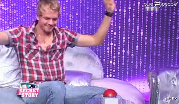 Bastien prend son courage à deux mains et buzze Coralie et Stéphanie !