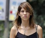 Alexa Chung pendant une balade matinale à New York, en mode 100% naturelle !