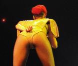 Rihanna donne un concert à l'occasion de sa tournée Last Girl on Earth Tour à Sacramento en juillet 2010