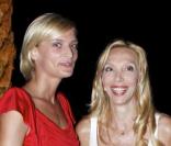 Sarah Marshall et sa mère Sylvie Elias lors de la soirée Monica Baccardi à l'Hôtel Byblos à Saint-Tropez le 27 juillet 2010