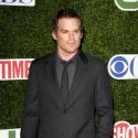 Michael C. Hall très élégant pour sa première apparition officielle depuis sa rémission de son cancer !