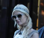 De passage à Paris il y a une dizaine de jours, Paris Hilton s'est offert de longues séances de shopping dans les artères de la capitale.