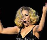 Lady Gaga sur scène à Denver, le 28 juillet 2010