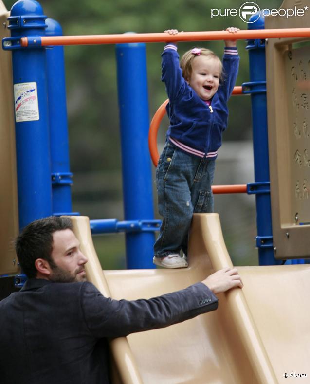 Jennifer Garner et Ben Affleck ont emmené leurs filles Violet et Seraphina au parc, le 31 juillet 2010