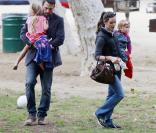 Jennifer Garner et Ben Affleck ont emmené leurs filles Violet et Seraphina au parc, le 31 juillet 2010