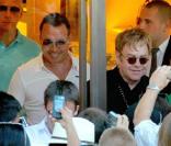 Elton John et David Furnish à Saint-Tropez, le 11 août 2010