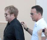 Elton John et David Furnish à Saint-Tropez, le 11 août 2010