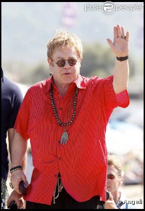 Elton John et David Furnish à Saint-Tropez, le 11 août 2010
