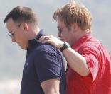 Elton John et David Furnish à Saint-Tropez, le 11 août 2010