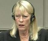 Carole White devant le Tribunal spécial pour la Sierra Leone, à La Haye, le 9 août 2010