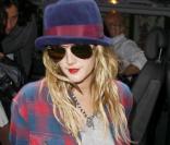 Drew Barrymore arrive aux studios de Radio One à Londres le 20 août 2010  