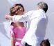 Jessica Alba sur un shooting sexy n'en oublie pas sa drogue numéro un : la cigarette !
