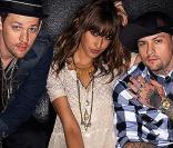 Benji et Joel Madden avec leur mannequin pour leur propre collection baptisée Mad Picks