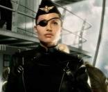 Angelina Jolie est un capitaine borgne mais intrépide dans Capitaine Sky et le monde de demain (2005)