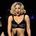 Lady Gaga en homme... La chanteuse laisse planer un doux parfum de mystère !