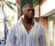Seal se promène seul à Los Angeles, vendredi 27 août.