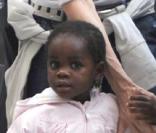Le père présumé de la petite Mercy, fille adoptive de Madonna, réclame un droit de visite : le clan Madonna le lui refuse catégoriquement !