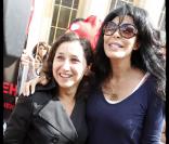 Yamina Benguigui et Sihem Habchi (présidente de l'association). Rassemblement à l'initiative de Ni Putes Ni Soumises sur l'esplanade des Droits de l'Homme au Trocadéro à Paris en soutien à Sakineh Mohammadi Ashtiani, le 28 août 2010