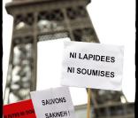 Rassemblement à l'initiative de Ni Putes Ni Soumises sur l'esplanade des Droits de l'Homme au Trocadéro à Paris en soutien à Sakineh Mohammadi Ashtiani, le 28 août 2010