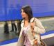 Leïla Bekhti arrive à la Gare de Lyon pour la promotion du film Tout ce qui brille, dans le cadre de la sortie DVD. 26 août 2010
