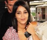Leïla Bekhti termine sa journée promotion pour le film Tout ce qui brille, dans le cadre de la sortie DVD. 26 août 2010