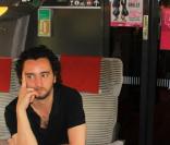 Nader Boussandel fait la promotion du film Tout ce qui brille, dans le cadre de la sortie DVD. 26 août 2010, dan sl'IDTGV Paris-Lyon 