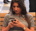 Géraldine Nakache fait une pause dans sa journée promotion. A Lyon, le 26 août 2010