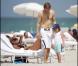 PHOTOS : David Guetta se repose à la plage en famille...