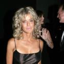 La famille de Farrah Fawcett, qui lutte contre le cancer, apprend sa rechute par une indiscrétion dans la presse...