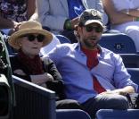 Dans les dernières heures de l'US Open, le 11 septembre 2010, les people savouraient l'intensité des rencontres du dernier carré, à l'instar de Bradley Cooper. 