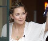 Kate Hudson est heureuse de retrouver son nouveau boyfriend Matthew Bellamy à Santa Monica le 14 septembre 2010  