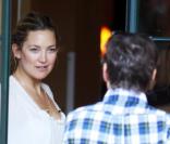 Kate Hudson est heureuse de retrouver son nouveau boyfriend Matthew Bellamy à Santa Monica le 14 septembre 2010  