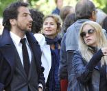 Edouard Baer et Ludivine Sagnier à l'occasion de la cérémonie en hommage à Claude Chabrol, sur le parvis de la Cinémathèque Française, à Paris, le 17 septembre 2010.