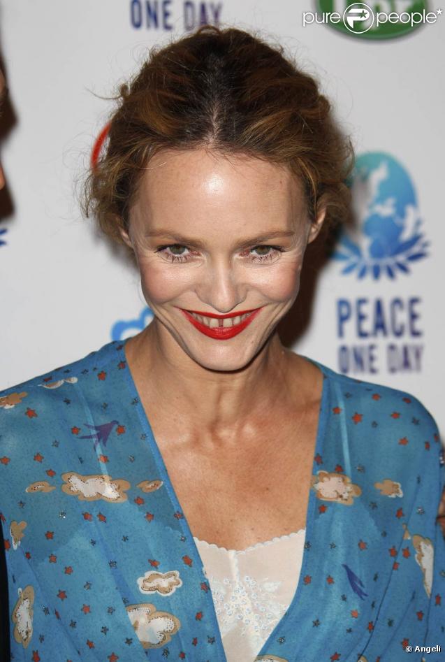 Vanessa Paradis à l'occasion du grand concert Peace One Day organisé au Zénith de Paris, le 17 septembre 2010.