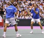 Arnaud Clément et Michaël Llodra, vainqueurs du double qui ouvre les portes de la finale de la Coupe Davis le 18 septembre 2010 à l\'équipe de France<br />
