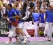 L'équipe de France de tennis célèbre comme il se doit sa victoire en Coupe Davis qui lui ouvre les portes de la finale le 18 septembre 2010