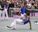 Gaël Monfils célèbre comme il se doit sa victoire en Coupe Davis qui lui ouvre les portes de la finale le 18 septembre 2010