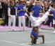L'équipe de France de tennis célèbre comme il se doit sa victoire en Coupe Davis qui lui ouvre les portes de la finale le 18 septembre 2010