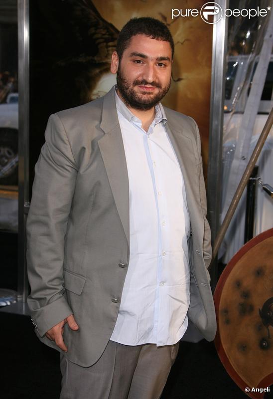 http://static1.purepeople.com/articles/3/64/51/3/@/480217-mouloud-achour-637x0-2.jpg