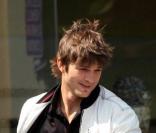 Ashton Kutcher semble prendre du bon temps avec Anne Heche ! Mais c'est sur le tournage d'un film !
