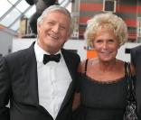 Patrick Sébastien avec Denise et Max Guazzini à l'émission Le Plus Grand Cabaret du Monde diffusée le 16 octobre 2010 sur France 2.