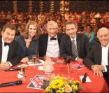 Martin Lamotte, Julie Andrieu, Patrick Sébastien, Thierry Lhermitte et Jacques Balutin à l'émission Le Plus Grand Cabaret du Monde diffusée le 16 octobre 2010 sur France 2.