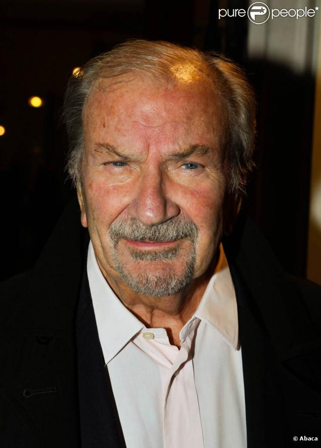 Pierre Mondy lors de l'avant-première de la pièce Rendez Vous au Théâtre de Paris à Paris le 27 septembre 2010 